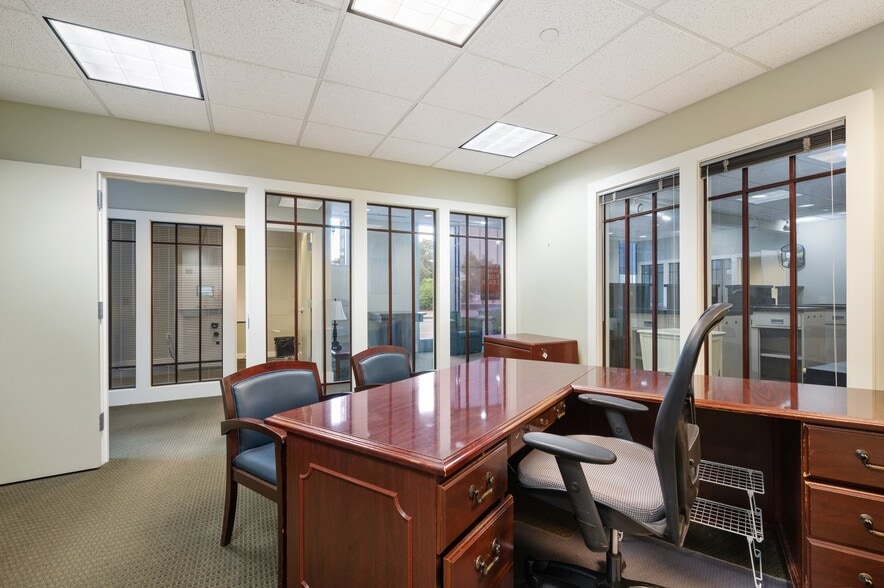 More Photos Of 580 E Main St, Norfolk Office For Lease