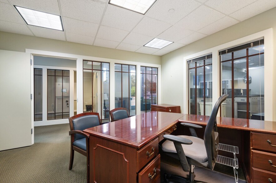 More Photos Of 580 E Main St, Norfolk Office For Lease