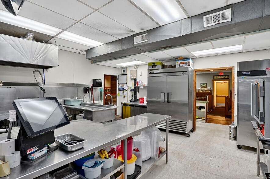 More Photos Of 550 McKeesport Rd, Elizabeth Freestanding For Sale