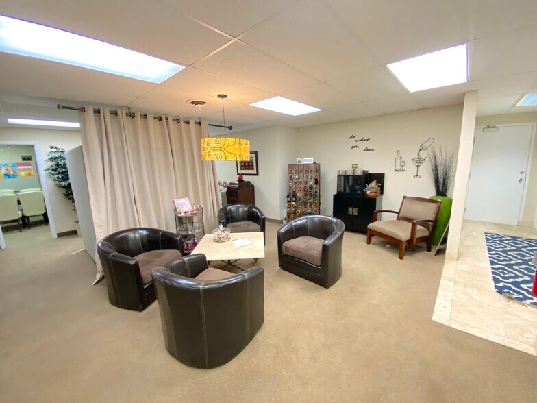 More Photos Of 16758 W Park Circle Dr, Bainbridge Warehouse For Lease