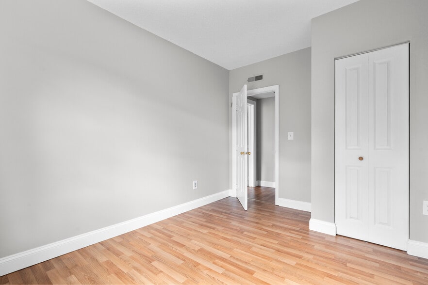 More Photos Of 5 Hill St, Waterbury Apartments For Sale