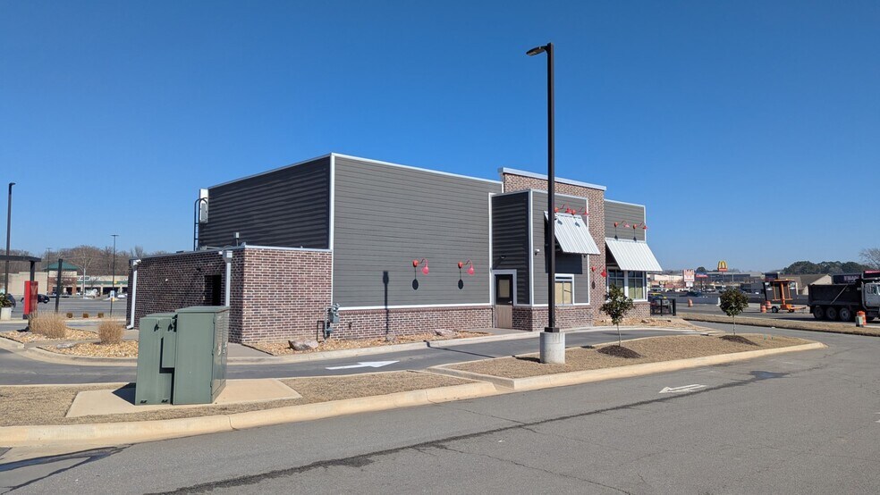 More Photos Of 1870 John Harden Dr, Jacksonville Freestanding For Lease