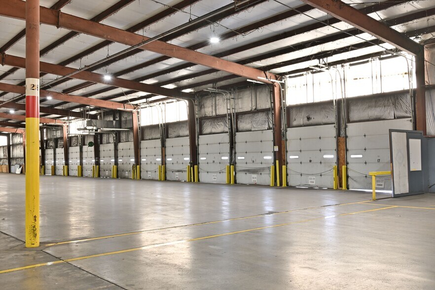 More Photos Of 2314 Wilkins Dr, Chillicothe Warehouse For Lease