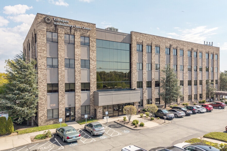 More Photos Of 950 Warren Ave, East Providence Medical For Lease