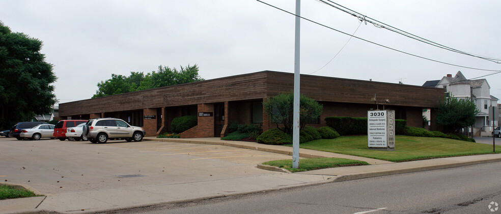 Primary Photo Of 3030 W Tuscarawas St, Canton Medical For Lease