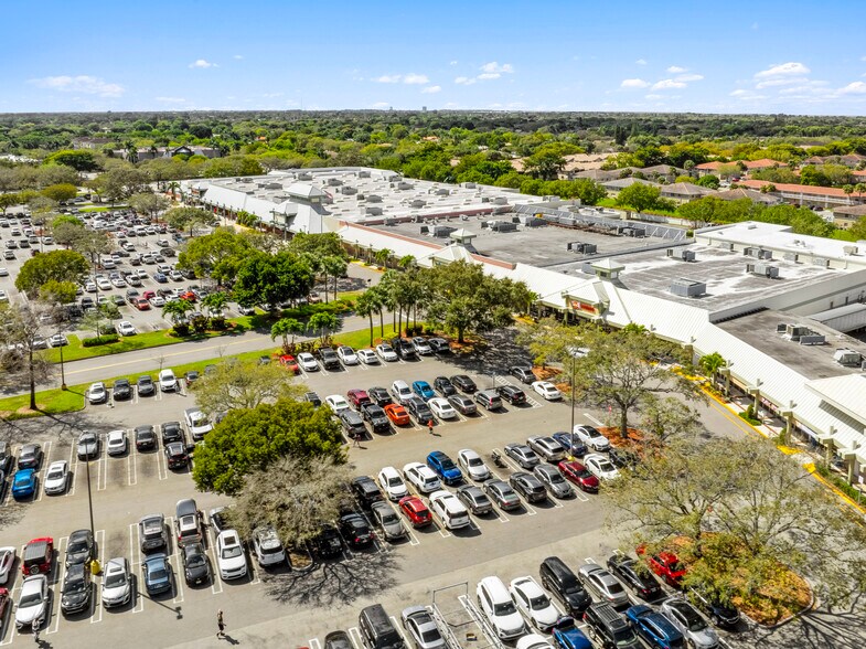 More Photos Of 750-950 N University Dr, Coral Springs Storefront For Sale