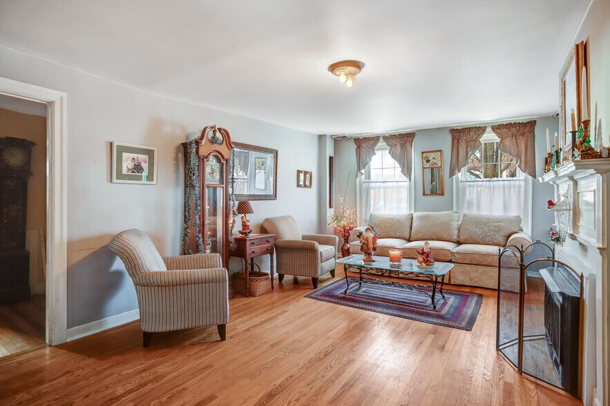 More Photos Of 104 N Main St, Boonsboro Apartments For Sale