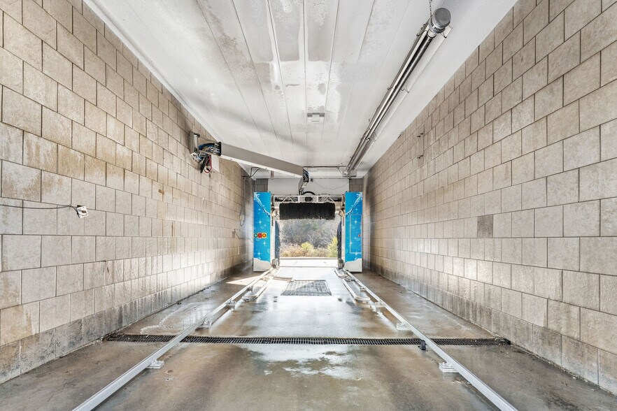 More Photos Of 2876 Green Mountain Dr, Branson Carwash For Sale