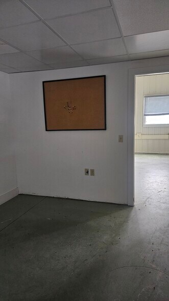 More Photos Of 52 Vfw Dr, Hyde Park Light Manufacturing For Lease