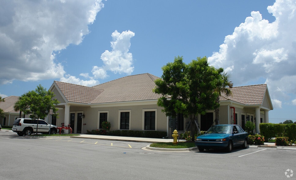 More Photos Of 5252 Summerlin Commons Way, Fort Myers Unknown For Lease