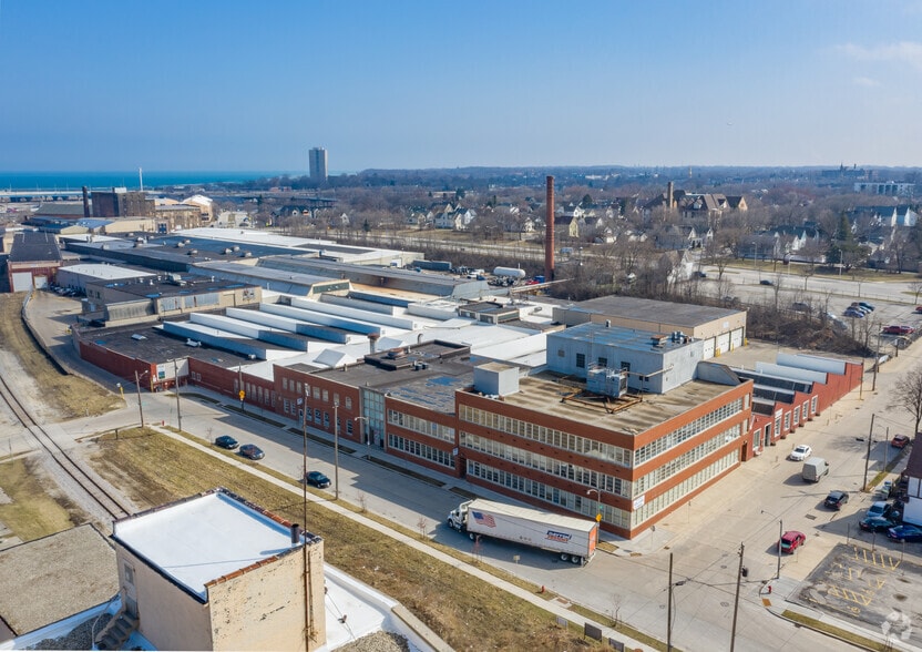 More Photos Of 427-433 E Stewart St, Milwaukee Manufacturing For Lease