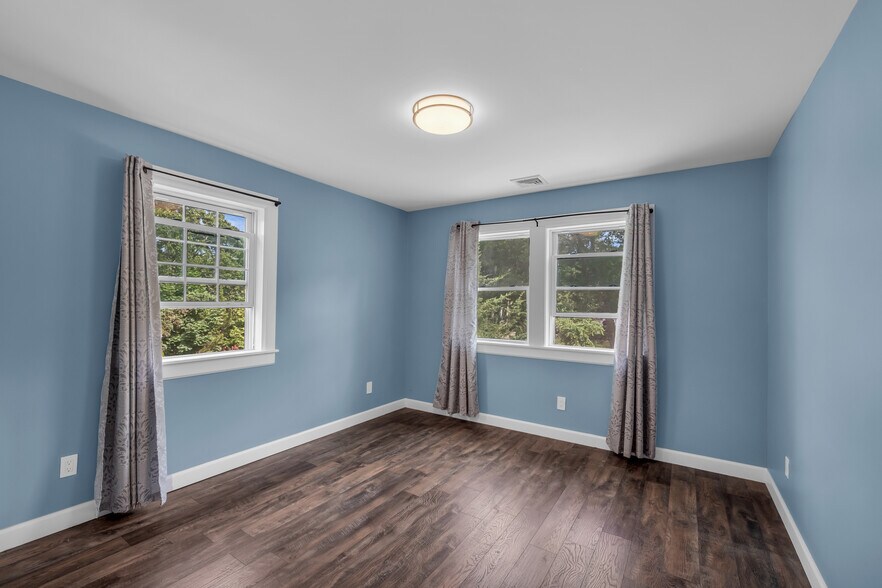 More Photos Of 715 Flanders Rd, Riverhead Office For Sale