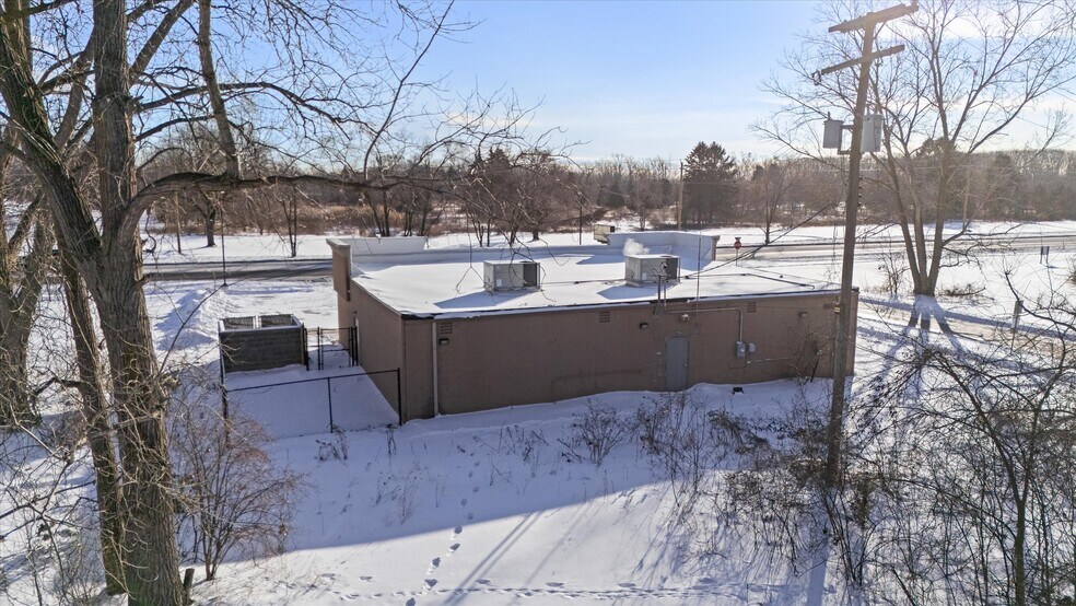 More Photos Of 8498 Wayne Rd, Romulus Convenience Store For Lease