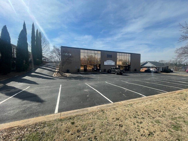 More Photos Of 319 N Pine St, Spartanburg Medical For Lease