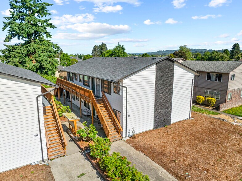 More Photos Of 947 7th Ave, Longview Apartments For Sale