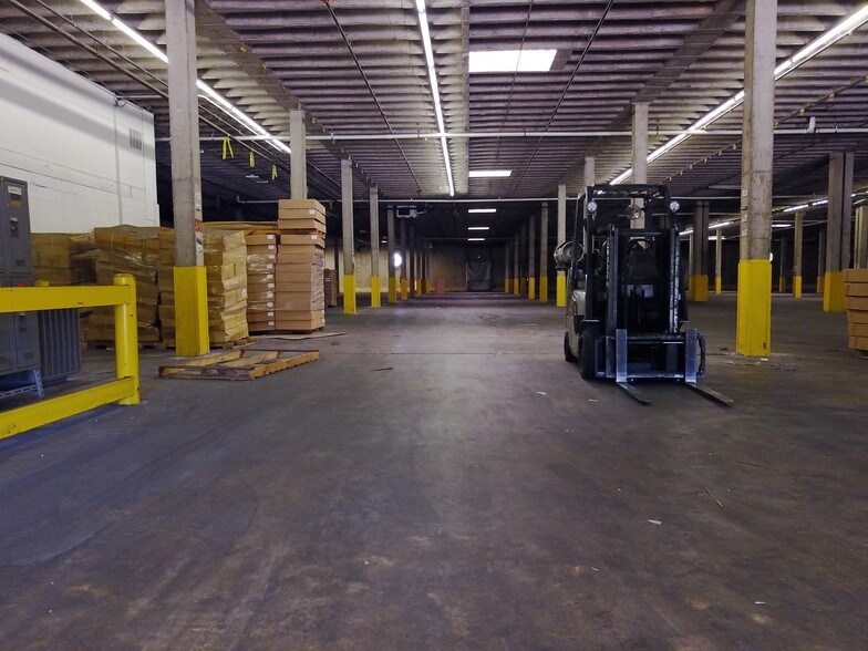More Photos Of 2200 Commercial Ln, Little Rock Warehouse For Lease