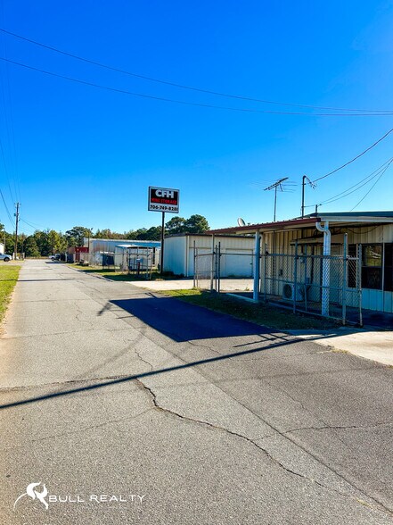 More Photos Of 109 Coleman Dr, Eatonton Self Storage For Sale