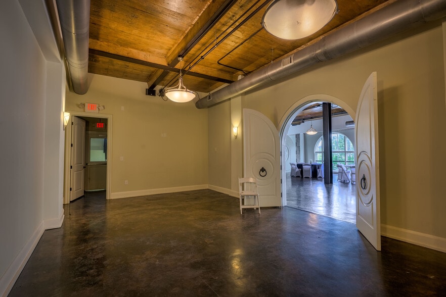More Photos Of 255 Broad St., Kingsport General Retail For Sale