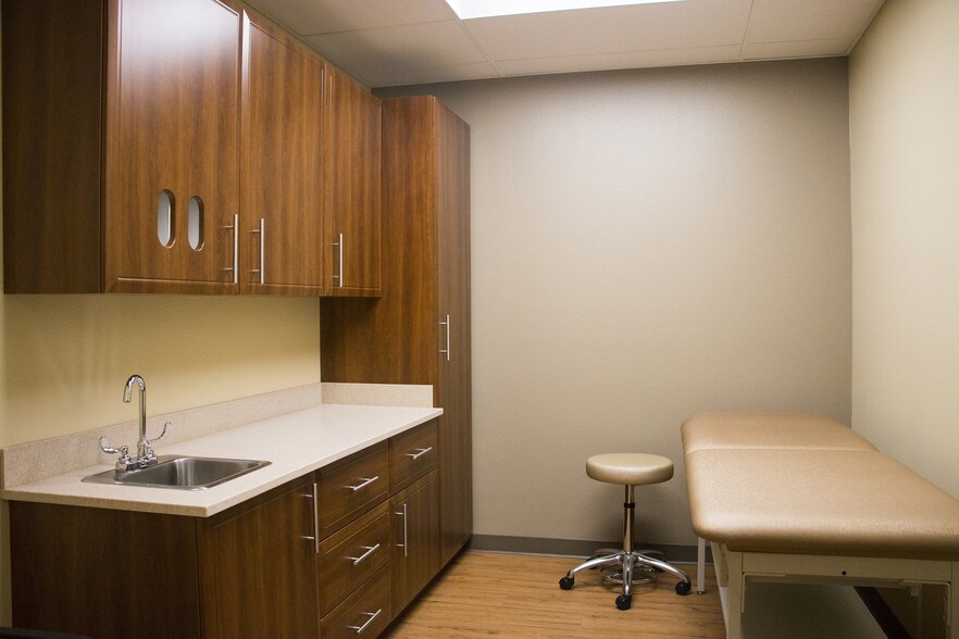 More Photos Of 15706-15708 Pomerado Rd, Poway Medical For Lease