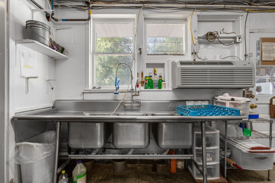 More Photos Of 5036 Paw Paw Lake Rd, Coloma Restaurant For Sale