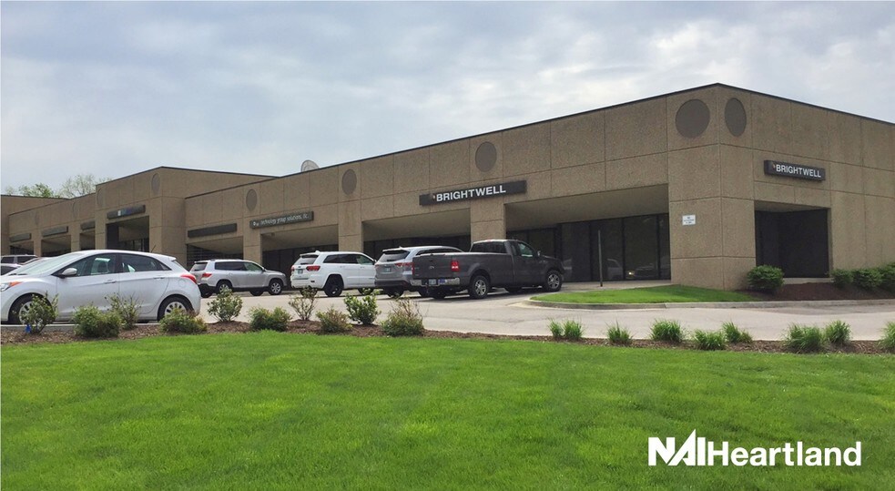 More Photos Of 14631-14651 W 95th St, Lenexa Light Distribution For Lease