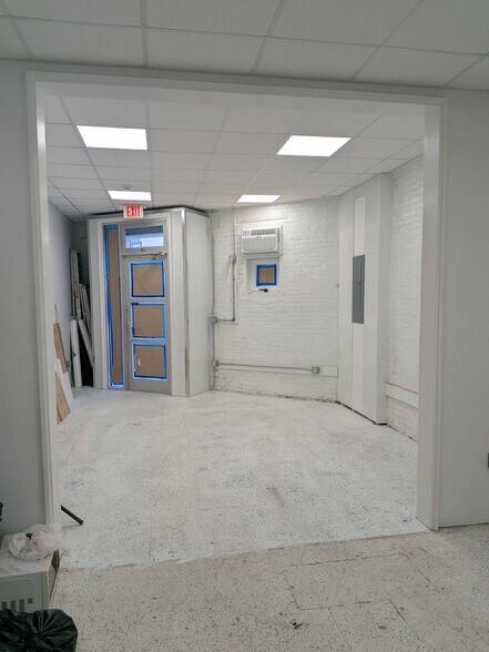 More Photos Of 585 Broadway, Kingston Storefront Retail Office For Lease