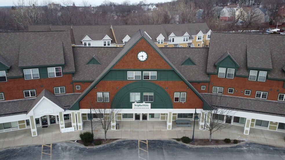 More Photos Of 711 Front St, Woonsocket Fast Food For Lease