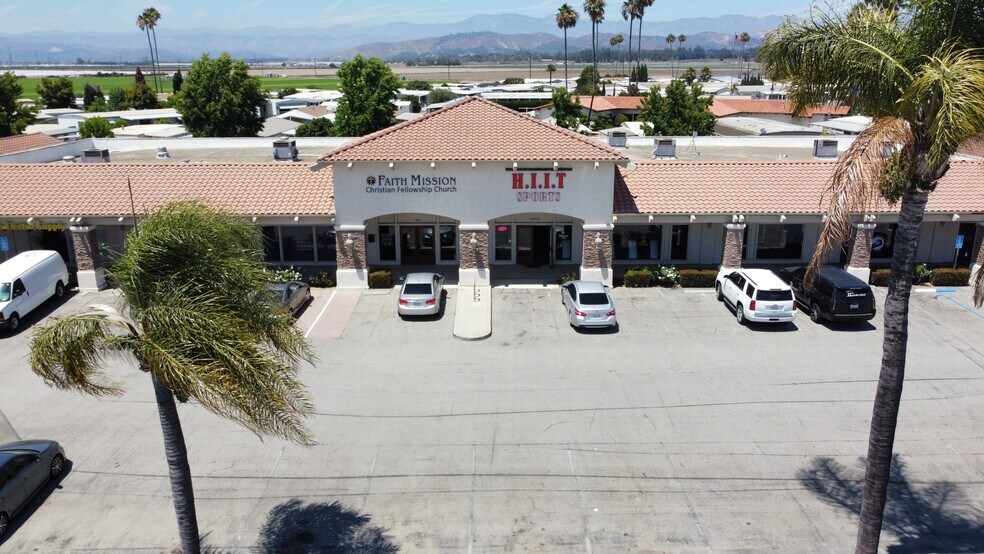 More Photos Of 1365-1371 Del Norte Rd, Camarillo Showroom For Lease