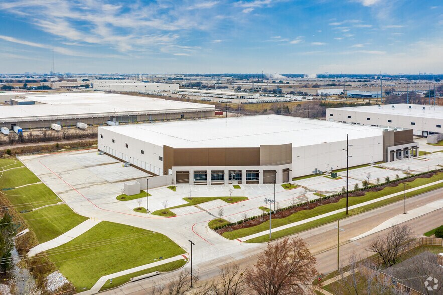 More Photos Of 1801 S Shiloh Rd, Garland Distribution For Lease