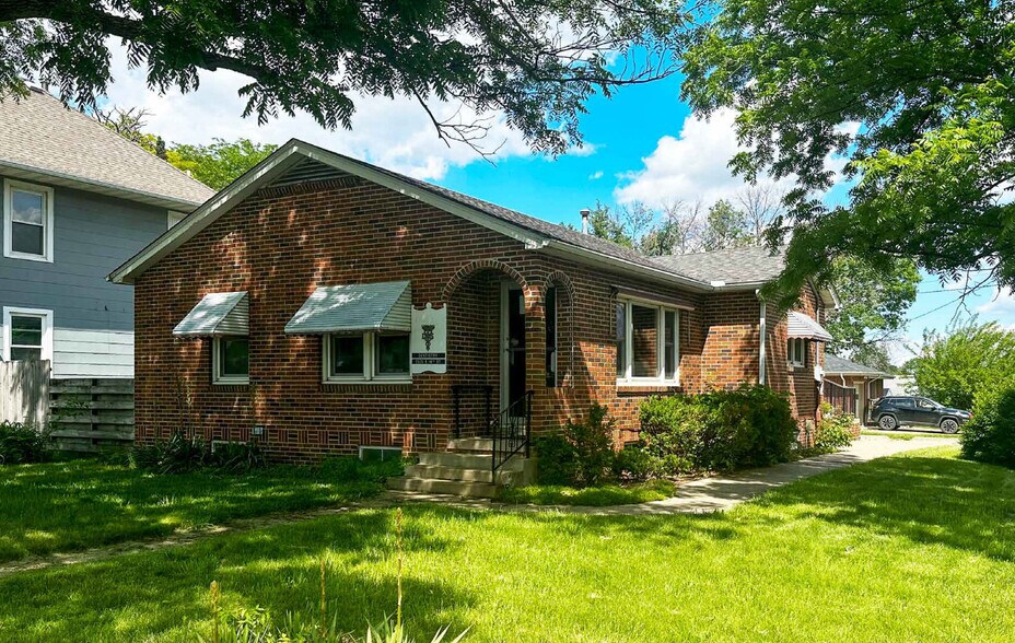 Primary Photo Of 2601 E 14th St, Des Moines Office For Sale