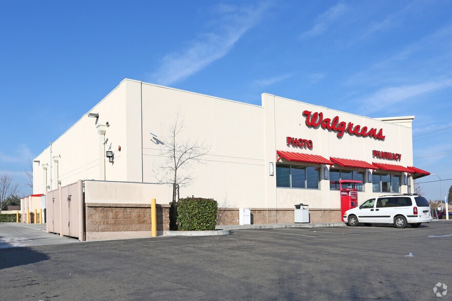 More Photos Of 5785 N 1st St, Fresno Drugstore For Sale