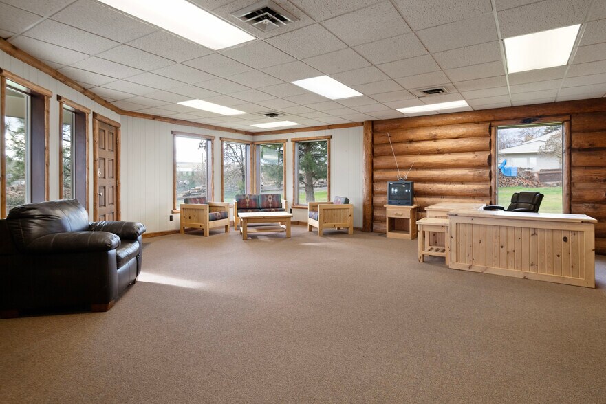 More Photos Of 615 Timber Ln, Maupin Office For Sale