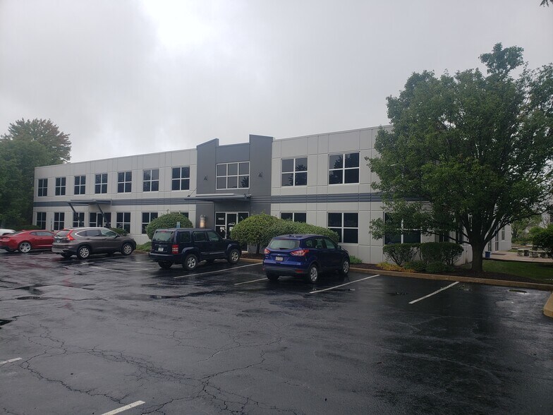 More Photos Of 18641-18645 W Creek Dr, Tinley Park Research And Development For Lease