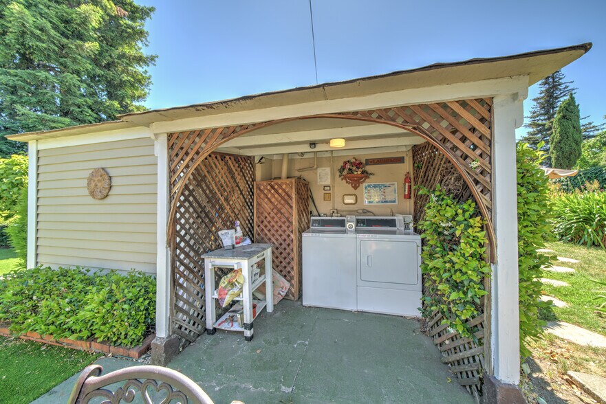 More Photos Of 2-10 7th St, Petaluma Apartments For Sale