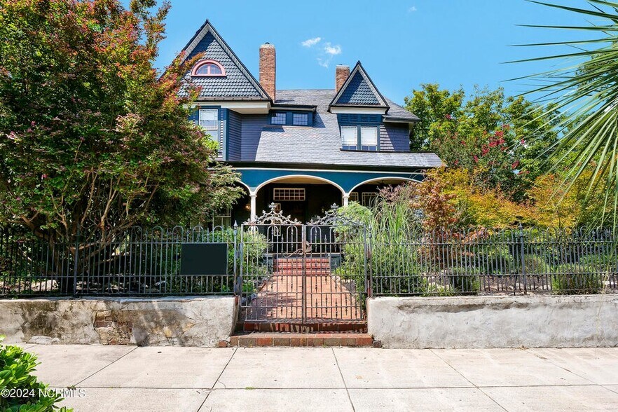 Primary Photo Of 118 S 4th St, Wilmington Hospitality For Sale