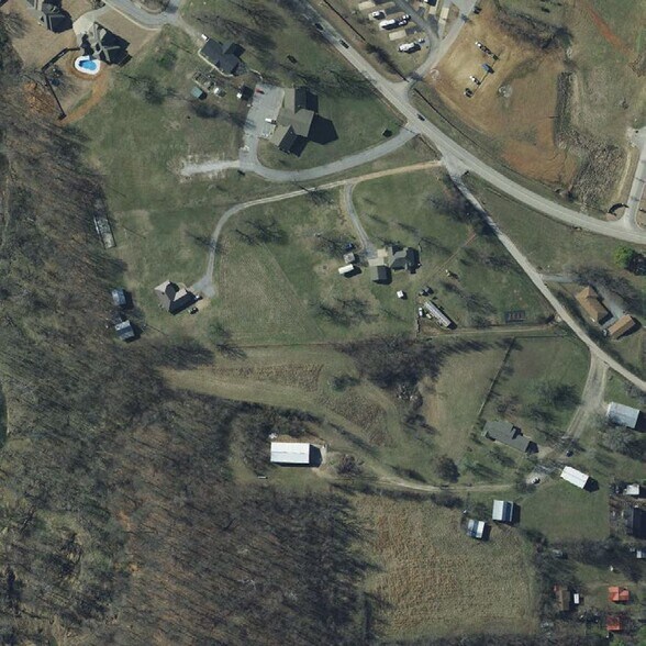More Photos Of 162 Grading Ln, Cave Springs Unknown For Lease