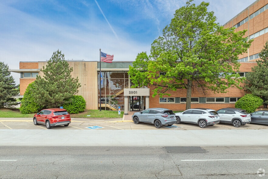 More Photos Of 2901-2915 N Classen Blvd, Oklahoma City Office For Lease