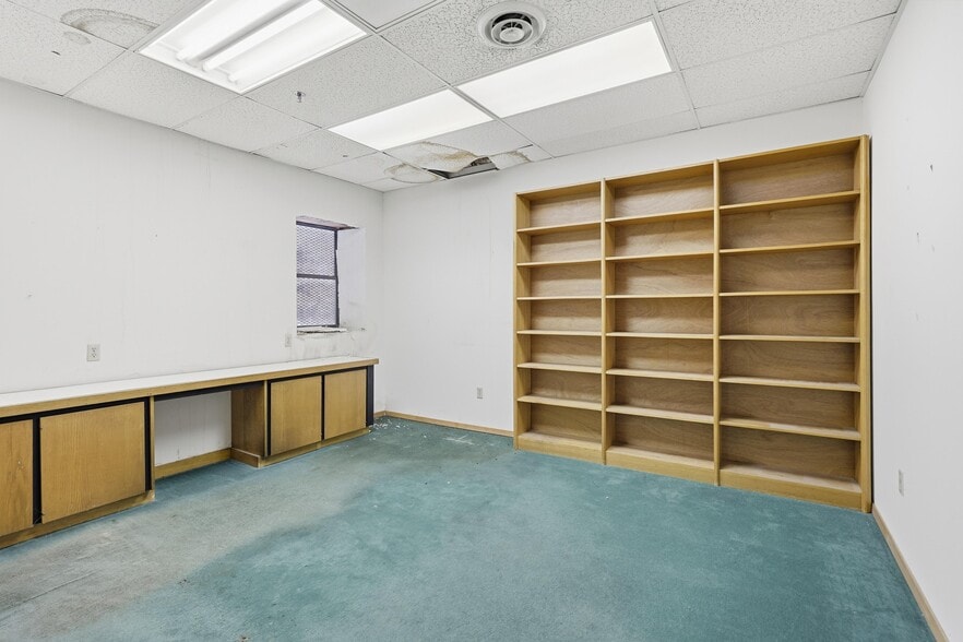 More Photos Of 117 E 4th St, Joplin Office For Sale