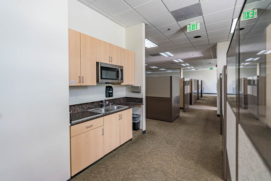 More Photos Of 300-304 E Avenue K6, Lancaster Office For Lease