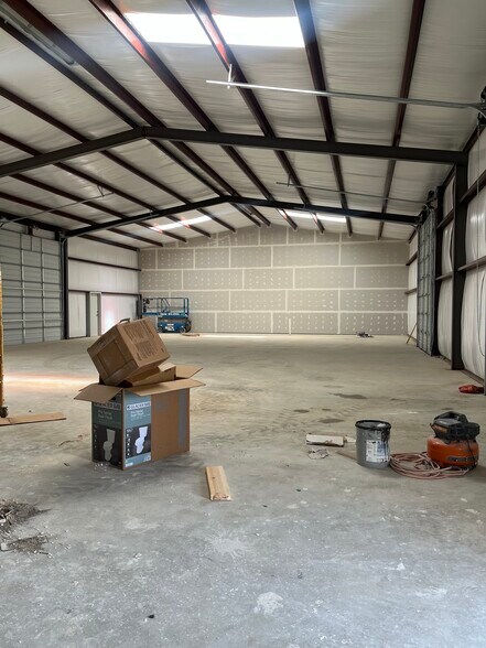 More Photos Of 1045 Sales Dr, Waxahachie General Retail For Lease