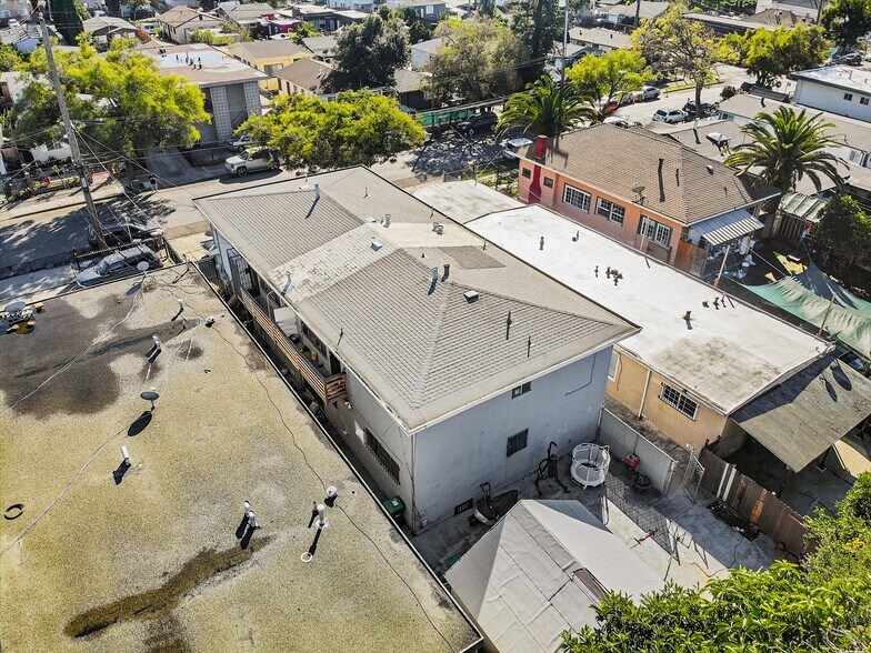 More Photos Of 1927 82nd Ave, Oakland Apartments For Sale