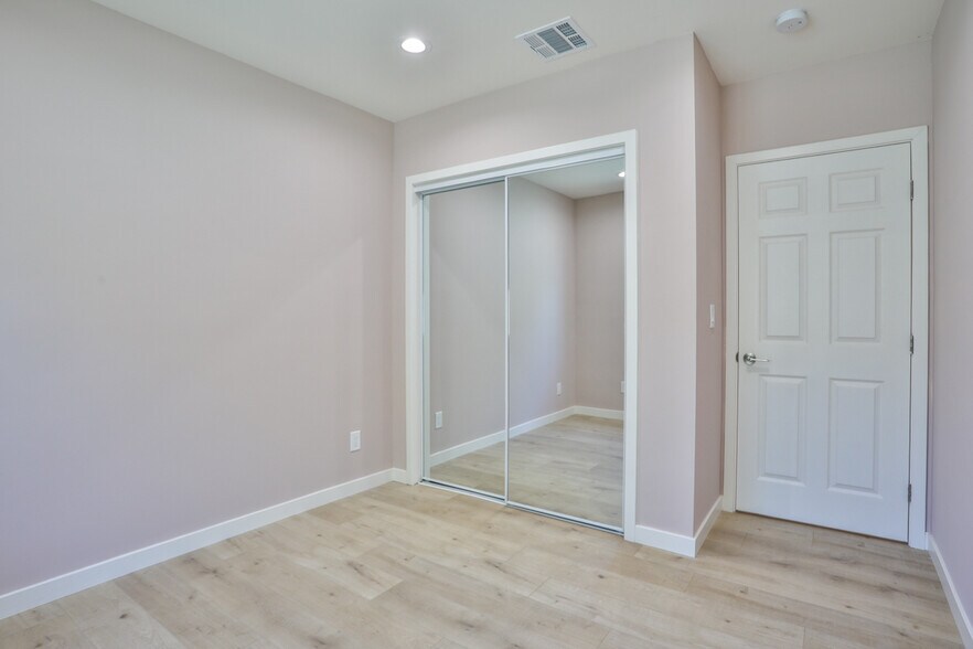 More Photos Of 2111 Scott Rd, Burbank Apartments For Sale