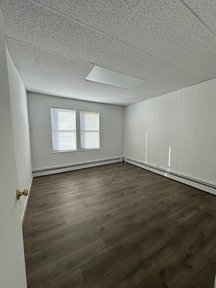 More Photos Of 125 E Main St, Patchogue Storefront Retail Residential For Lease