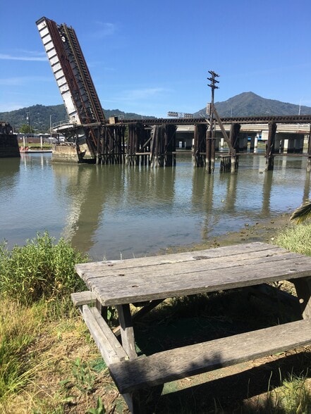 More Photos Of 12-14 E Sir Francis Drake Blvd, Larkspur Unknown For Lease