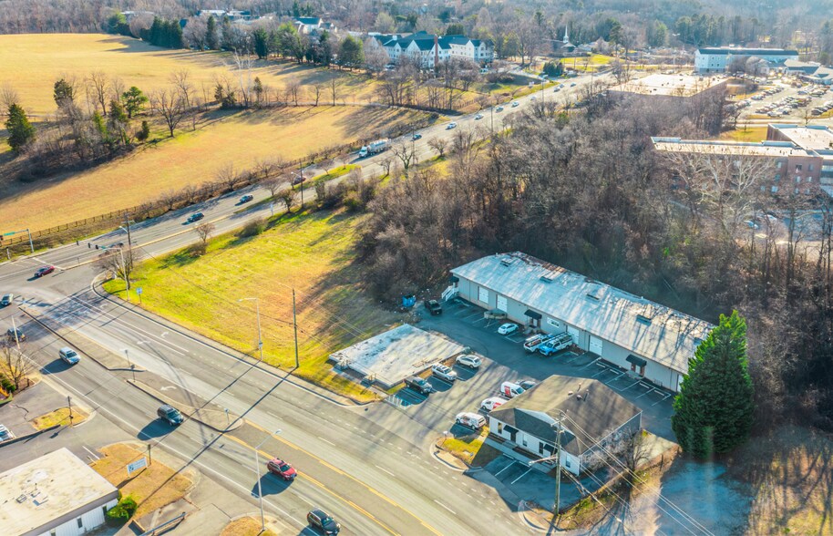 More Photos Of 3783-3785 Peters Creek Rd, Roanoke Office For Sale