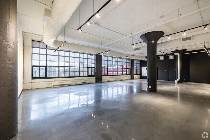 More Photos Of 2030-2050 Boul Pie IX, Montréal Loft Creative Space For Lease