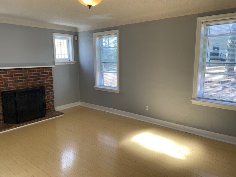 More Photos Of 4142 Crescent Dr, Saint Louis Medical For Sale