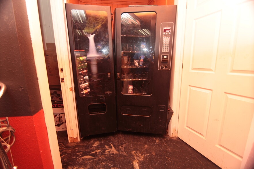 More Photos Of 4706 12th St, Rock Island Auto Dealership For Sale