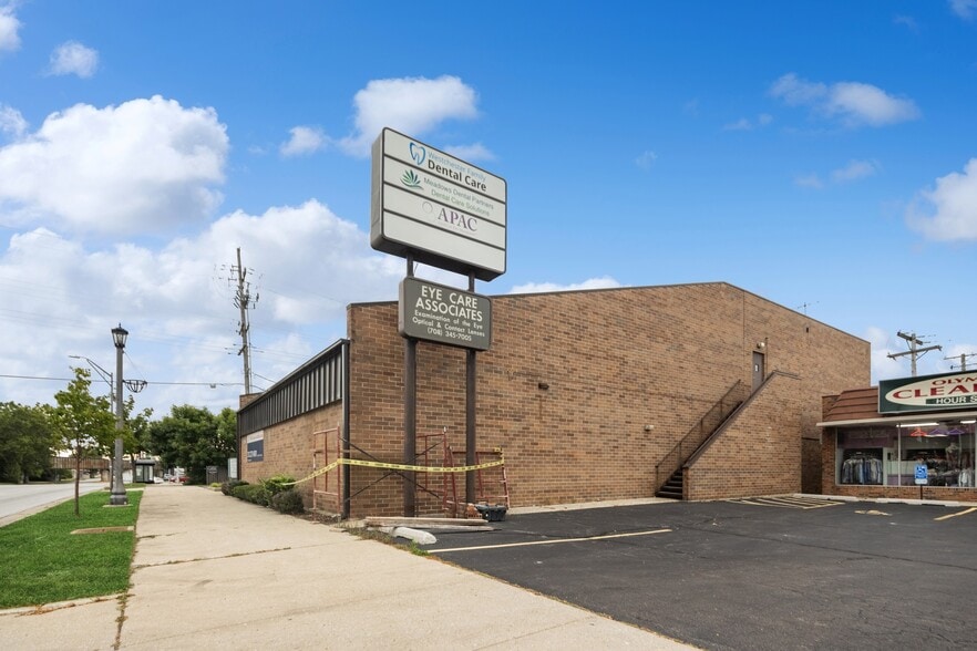 More Photos Of 10215 Roosevelt Rd, Westchester Office For Sale