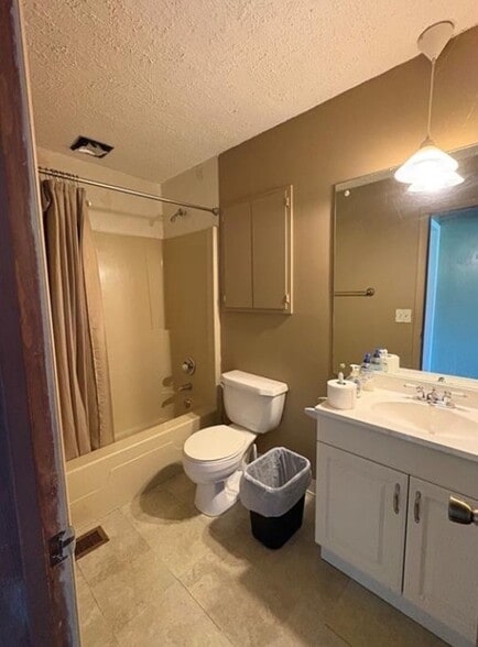 More Photos Of 8-10 S High St, Victor Freestanding For Sale